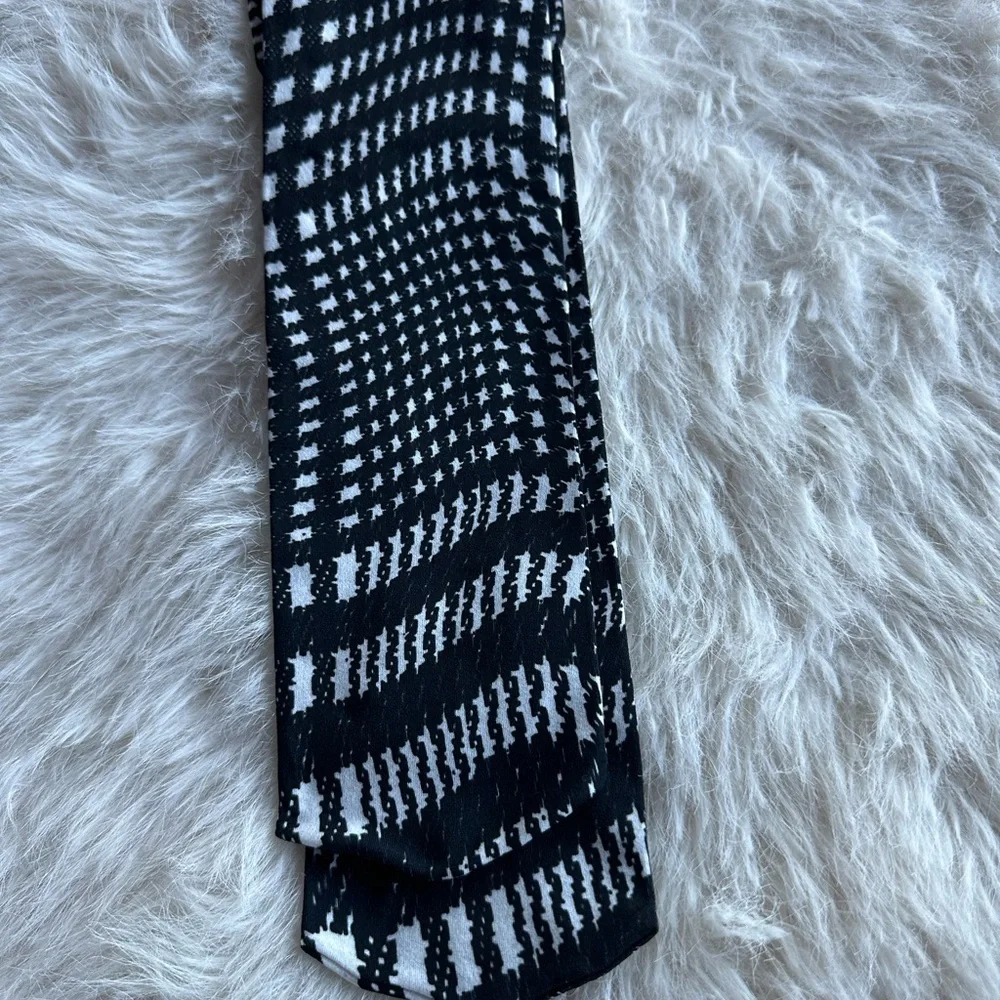 Burberry Black and White Houndstooth Tights  New without tags - Picture 5 of 12